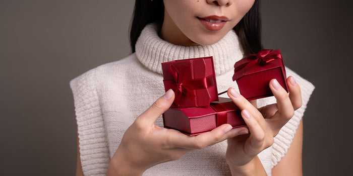 Hand mit drei Ringen