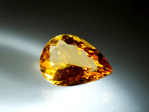 Schmucksteine: Citrin, Amethyst, Ametrin, Aquamarin, Beryll, Chalzedon, Achat & Onyx, Citrin, Granat und Rhodolith, Jadeit, Kunzit, Malachit, Mondstein, Opal, Peridot, Parsiolith, Quarz, Lemonquarz, Rauchquarz, Tansanit, Turmalin, Türkis