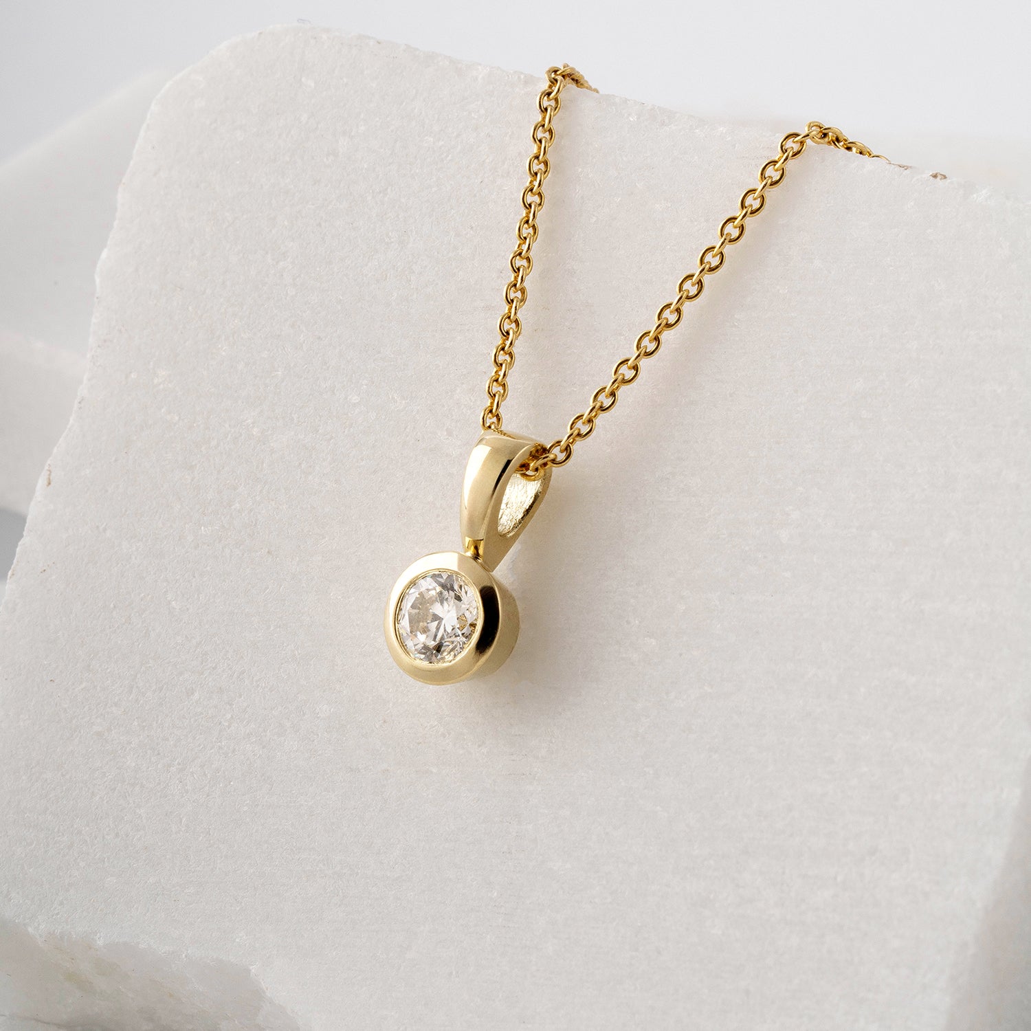 Solitaire pendant