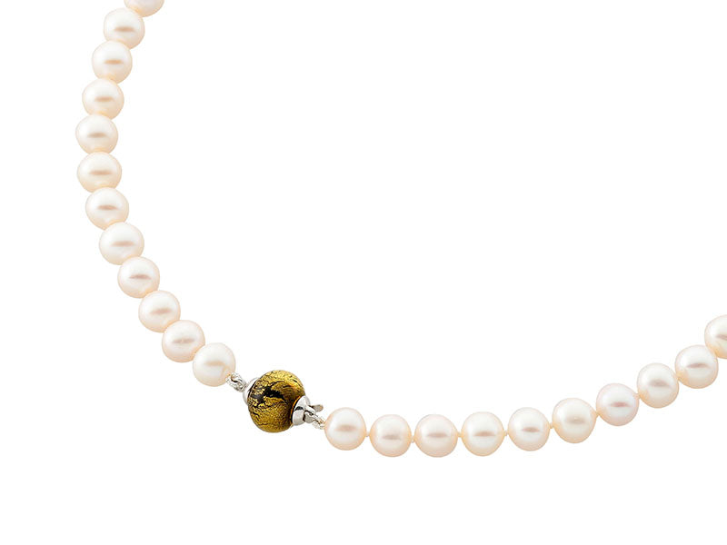 Freshwater pearl necklace